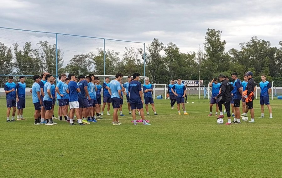 LA CREMA TRABAJÓ EN LA MAÑANA DE HOY EN EL PREDIO POR ÚLTIMA VEZ EN EL AÑO