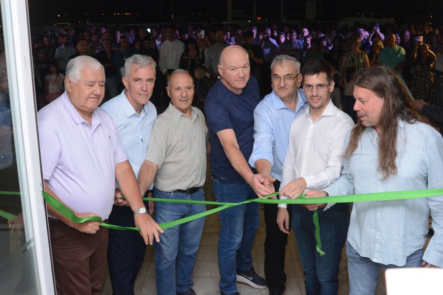 Guillermo Moser, Enrique Ruppen, Alcides Calvo, Leo Viotti y Sebastián Beccaría entre otros en el corte de cintas.