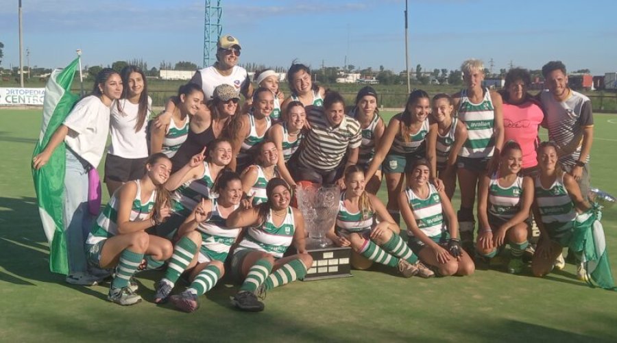 CIERRE CON OTRO TITULO. El festejo de las "Verdes".