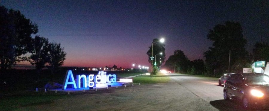 Vista nocturna del nuevo cartel.