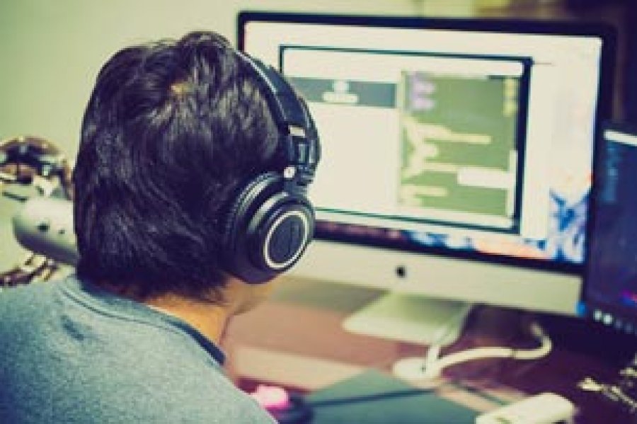 La informática es una de las disciplinas que ha ejercido una notable influencia en el curso del siglo XX y en la actualidad.