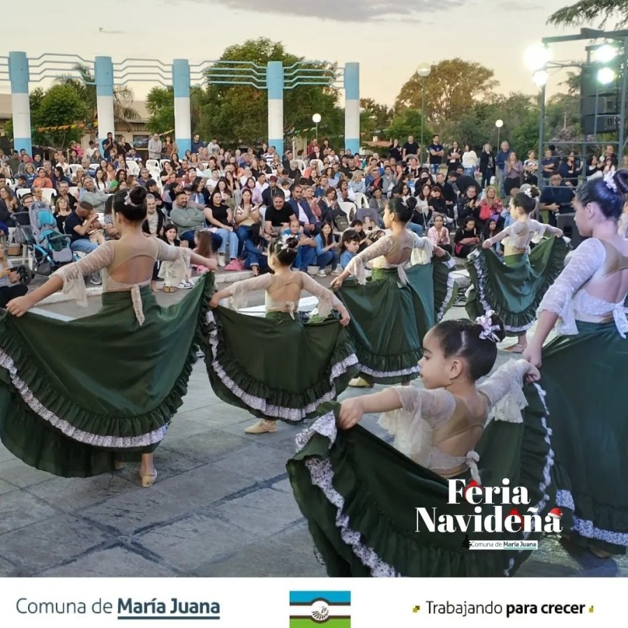 uno de los talleres durante su actuación ante numeroso público.