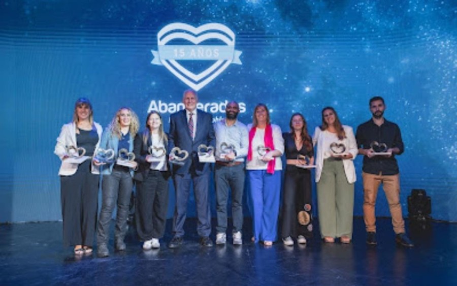 la ceremonia tuvo lugar en el Teatro Avenida.