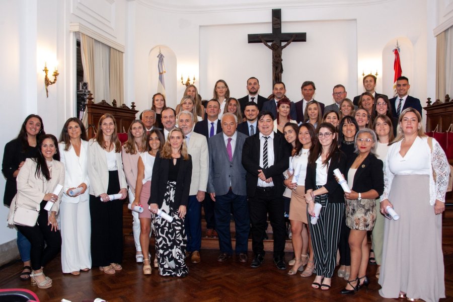 Los flamantes Mediadores Judiciales recibieron sus diplomas en la Corte Suprema de Justicia de la Provincia. (FOTO CORTE SUPREMA)