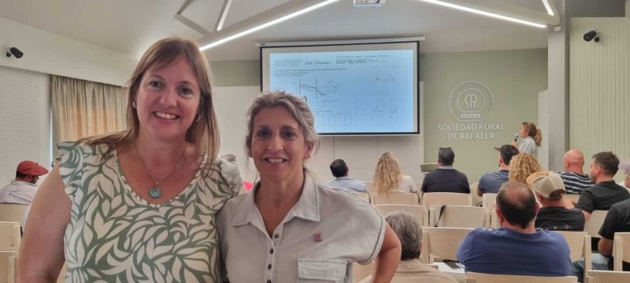 INICIATIVA. Romina Romero, vicepresidente de SRR y la Ing. Agr. María Rosa Scala, de INTA.