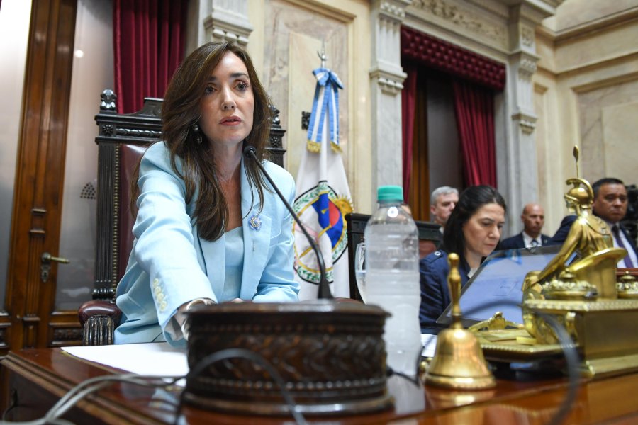 La vicepresidenta de la Naci&oacute;n y titular del Senado, Victoria Villarruel, presidi&oacute; la sesi&oacute;n de este jueves. (<a href="mailto:X@SENADO" target="_blank" rel="noopener">X@SENADO</a>)