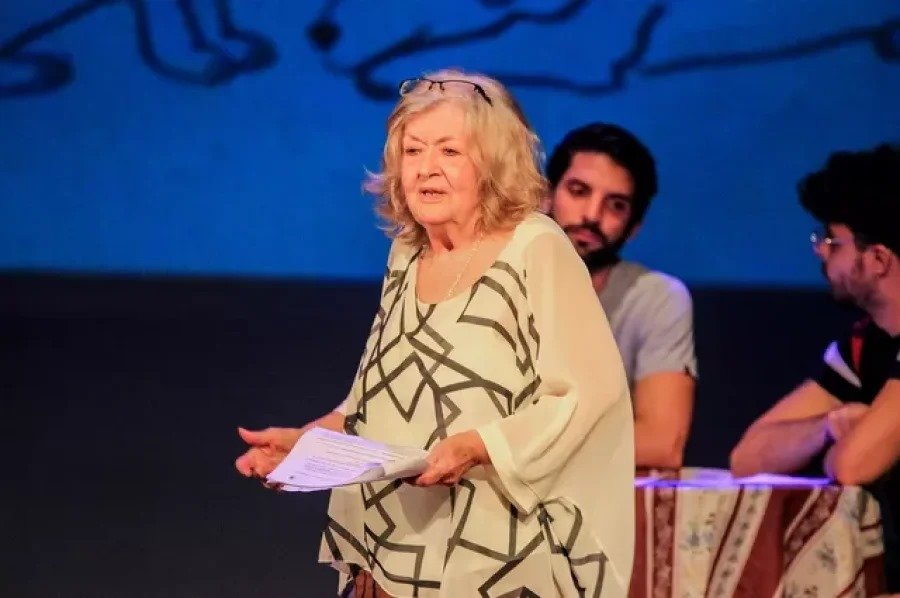 Teresita Tosco ofrece su libro "15 Perros Cuentos" a $5000.