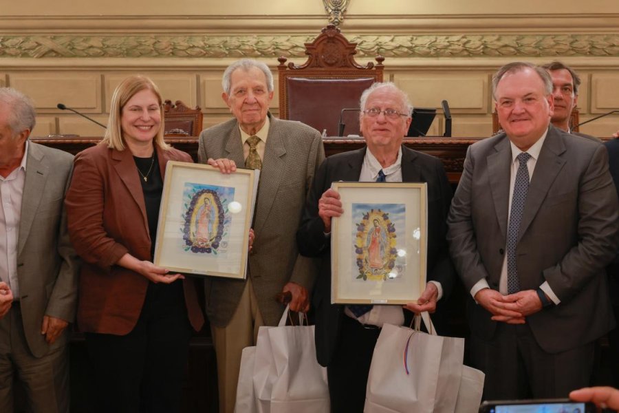 CON LOS DIRIGENTES. Scaglia y Michlig junto a los homenajeados Reviglio y C&aacute;ceres en el recinto de la C&aacute;mara de Senadores.