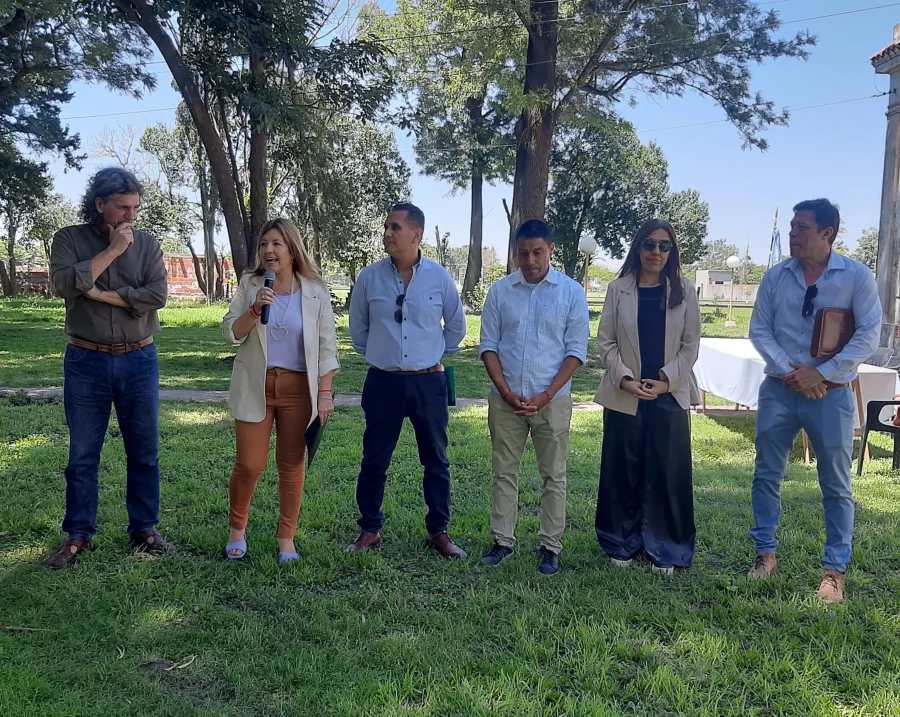 Funcionarios que participaron de la ceremonia.