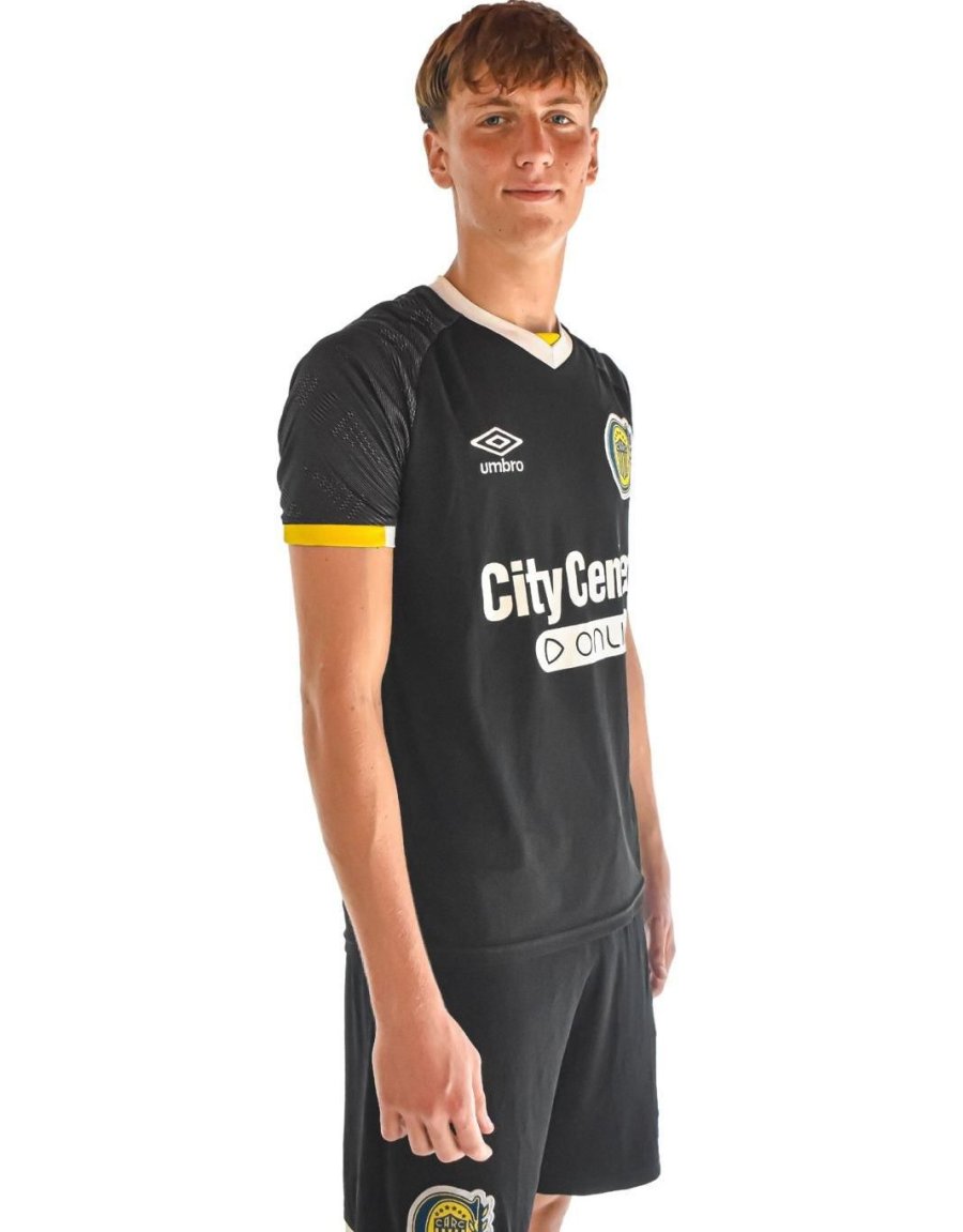 Tras comenzar en Atl&eacute;tico y tener un paso por Ferro, Benja Heinzmann se incorpor&oacute; a Rosario Central donde busca crecer como arquero. (RC)