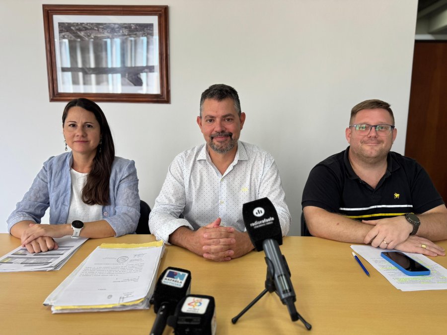 Mar&iacute;a Emilia Vidal, Germ&aacute;n Bottero y Mat&iacute;as Gentinetta en el despacho de la Secretar&iacute;a de Gobierno y Modernizaci&oacute;n.
