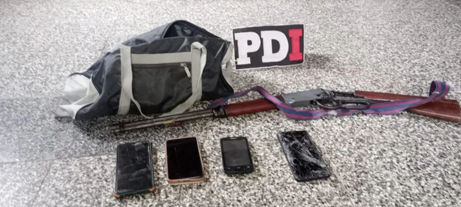 <i>Algunos de los elementos secuestrados en los operativos.</i>