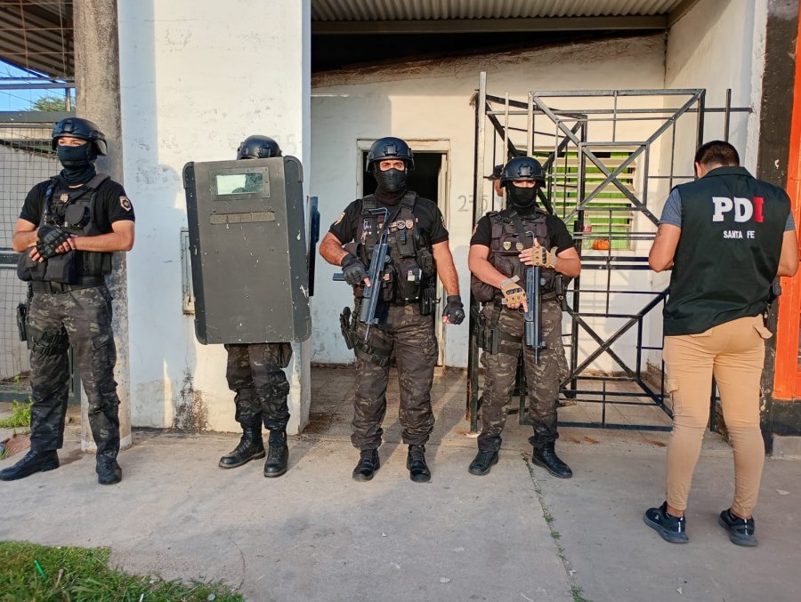 Además, se secuestró indumentaria de interés para la causa.