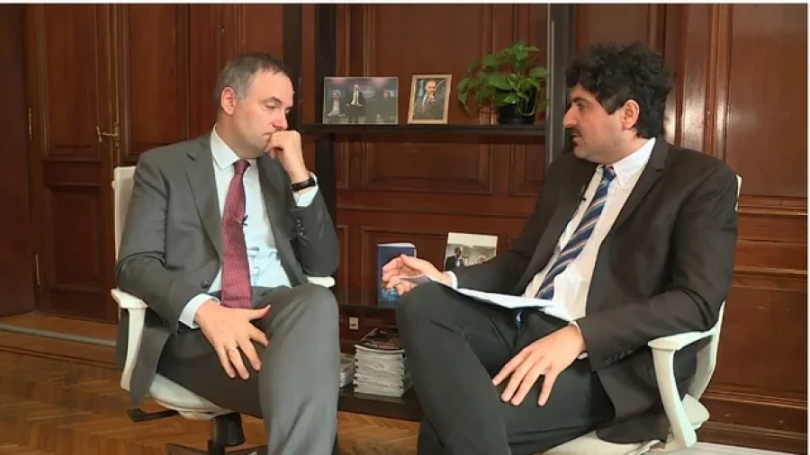 Manuel Adorni confirmó donde conoció a Javier Milei y sorprendió a más de uno.