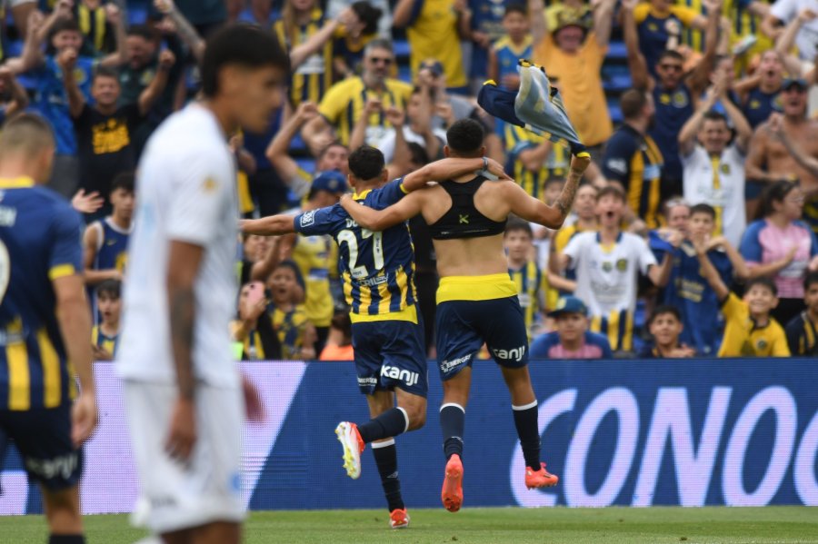 FESTEJO CANALLA. Tarde de alegría para Central.