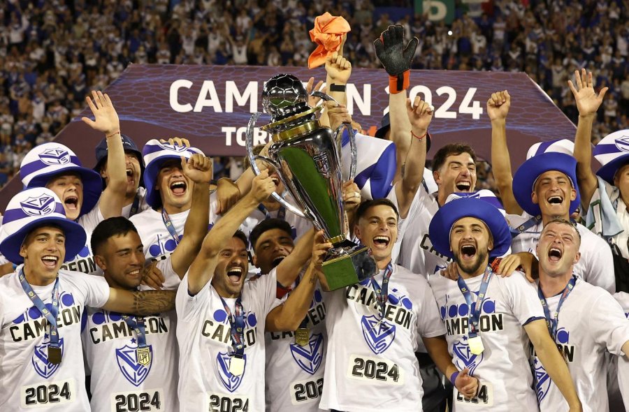 VÉLEZ LE GANÓ A HURACÁN Y SE CONSAGRÓ CAMPEÓN