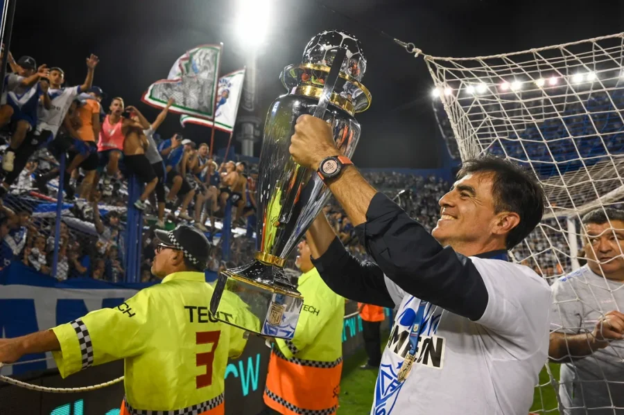 Gustaco Quinteros, técnico del Velez Campeón.