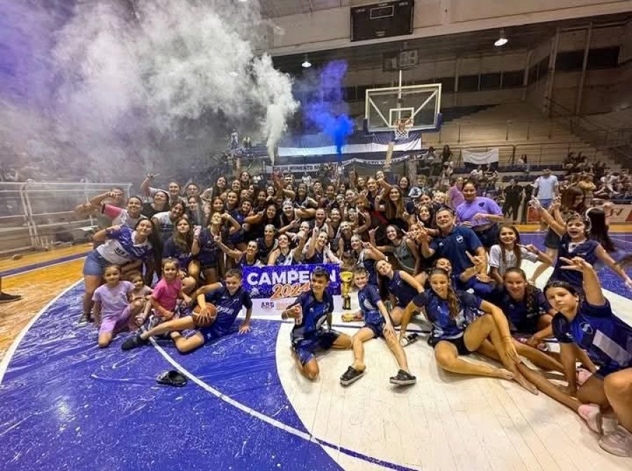 FESTEJO.  Fue triunfo y campeonato.