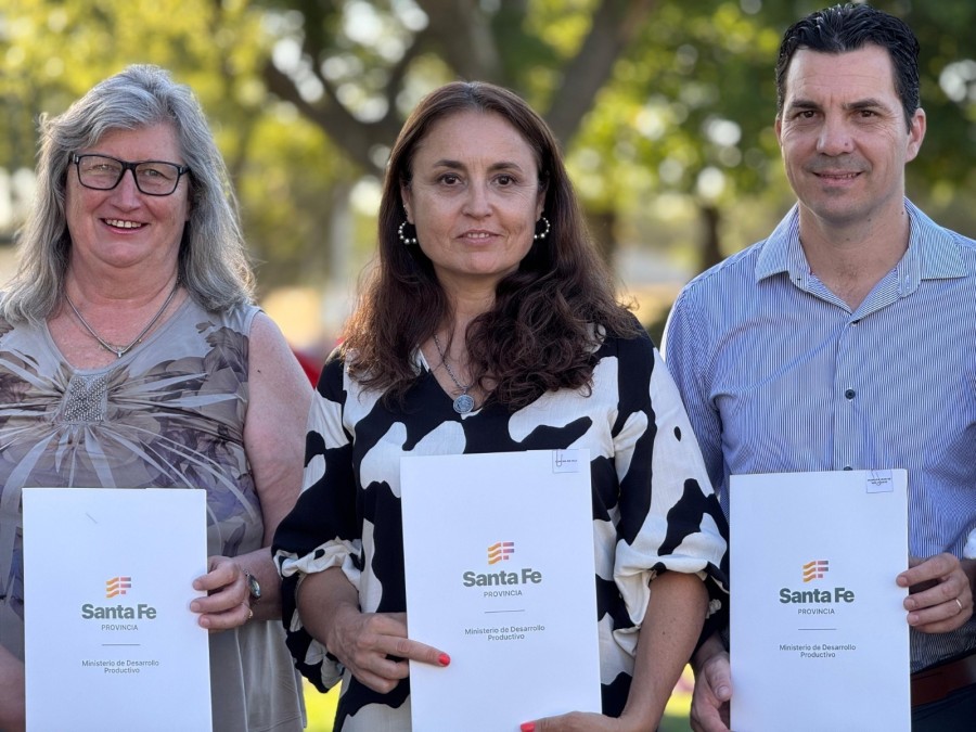 El acto de entrega se realiz&oacute; en Esmeralda y cont&oacute; con la presencia de la secretaria Patricia Imoberdorf.