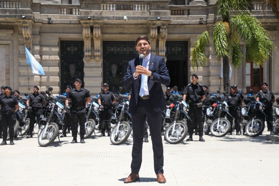 A FAVOR. El gobernador Maximiliano Pullaro defendi&oacute; el aumento de tarifas de la EPE que se viene para el pr&oacute;ximo a&ntilde;o.