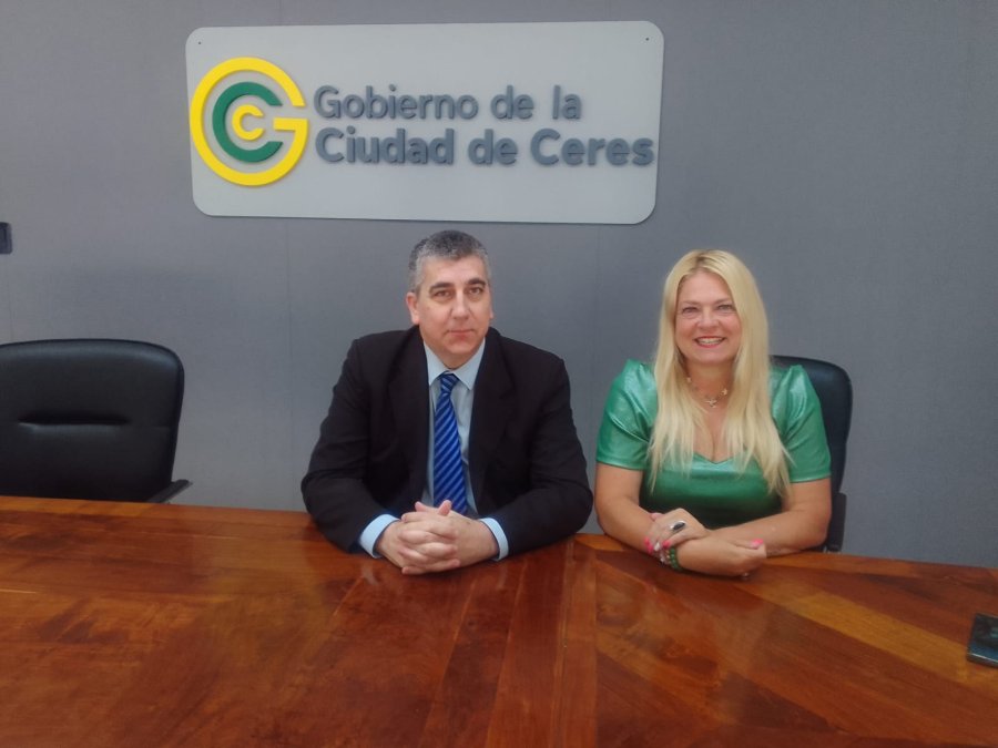 El fiscal Regional 5, Carlos María Vottero, en la mañana de hoy, junto a la intendenta de Ceres, Alejandra Dupouy.