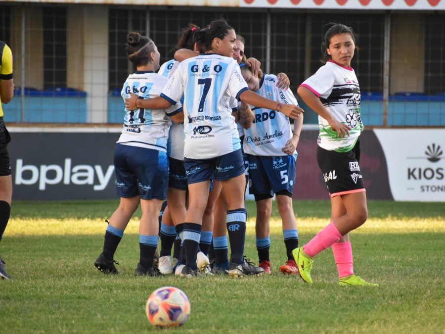 EL MEJOR CIERRE. Fue con campeonato para las chicas celestes.