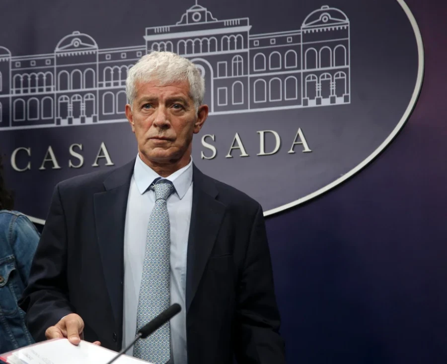 "Esto recién empieza, vamos a seguir ajustando cada privilegio y cerrando las cajas de la política".