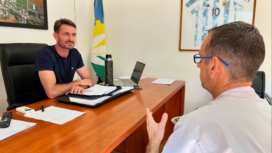 Gonzalo Aira y Adrián Manna durante el encuentro.