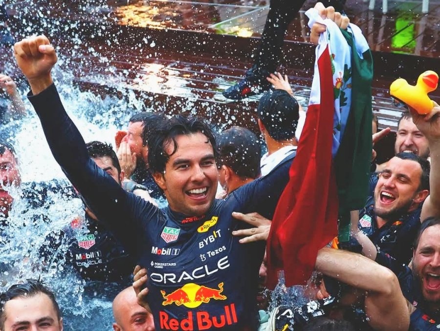 Sergio "Checo" P&eacute;rez festej&oacute; su victoria m&aacute;s notoria en M&oacute;naco 2022.