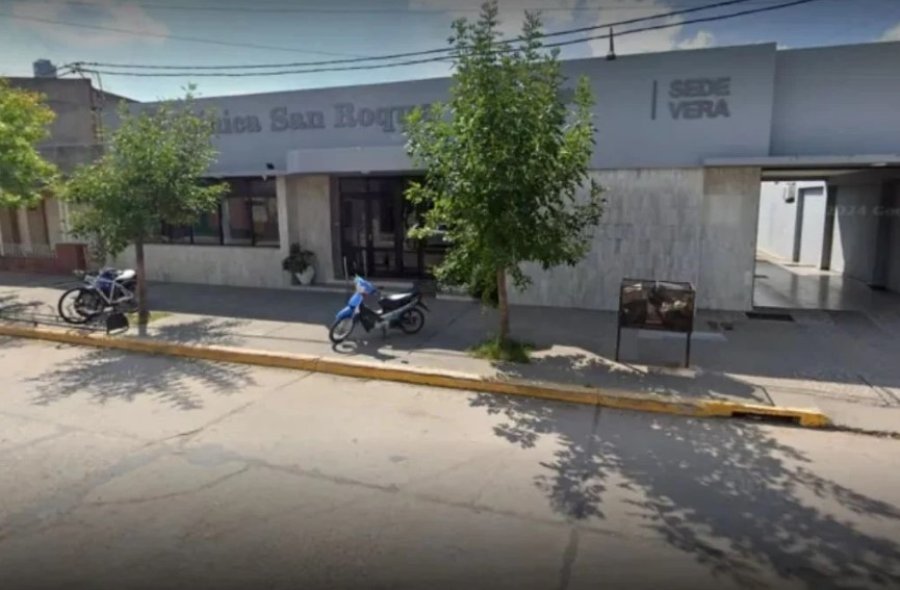 La Clínica San Roque de Vera, donde llegó la mujer que había dado a luz con su bebé en brazos y sin vida