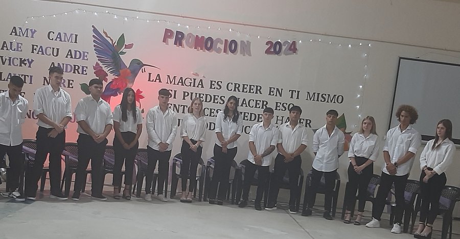 EGRESADOS. El grupo que culminó su formación secundaria.