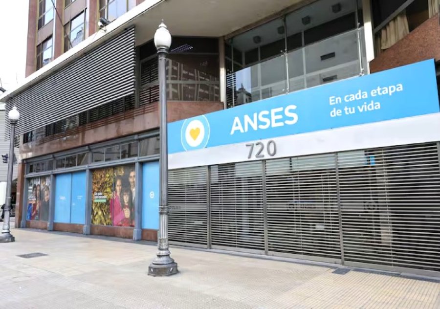 INGRESOS DE ANSES. Con el bono incluido, el menor ingreso de los jubilados y pensionados del régimen nacional será de $335.907 en bruto y de $327.930 en neto.