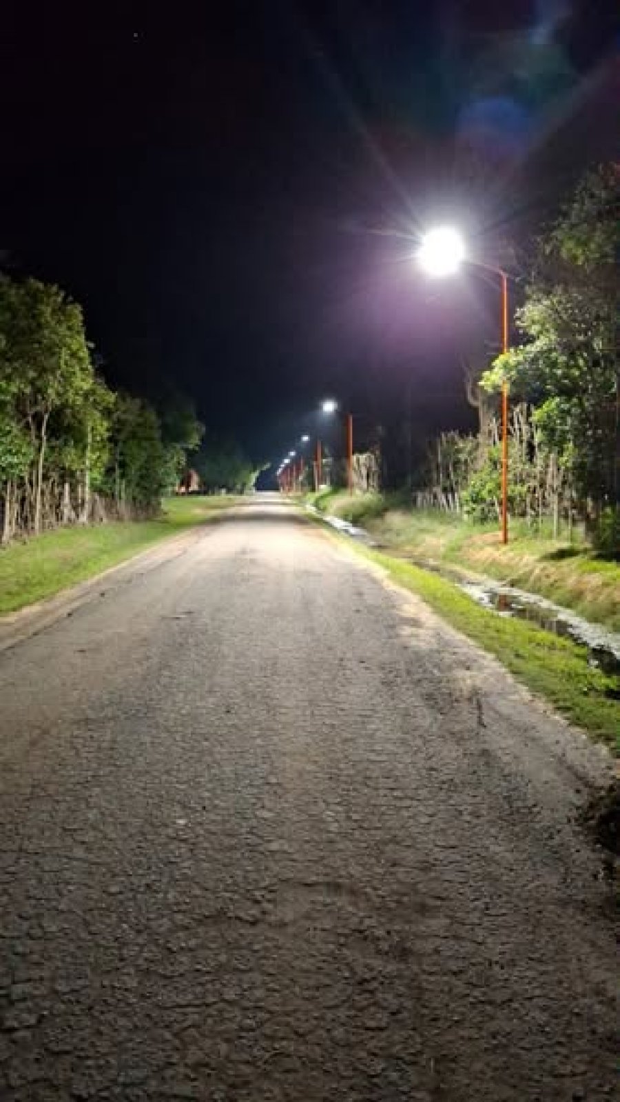 La obra de iluminación concretada recientemente.