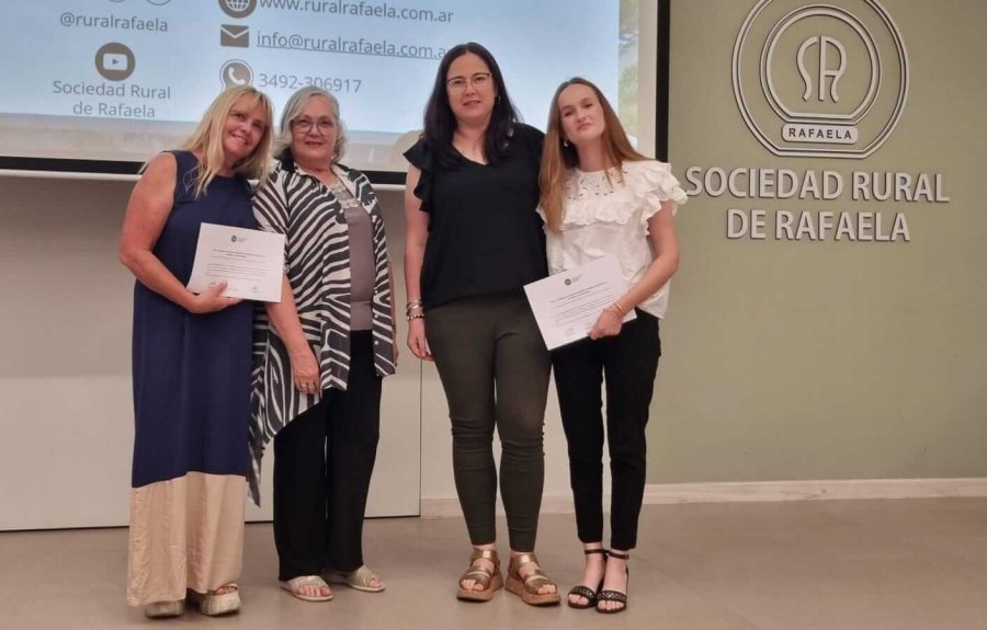 DOCENTES. La semana pasada se entregaron los certificados de participaci&oacute;n y aprobaci&oacute;n del trabajo final del Proyecto de Extensi&oacute;n.