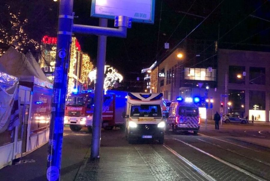 ATAQUE. Un auto arrolló a una multitud en el mercado navideño en Magdeburgo.