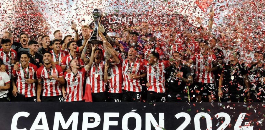 EL PINCHA FUE MÁS QUE VÉLEZ Y CELEBRÓ EL TÍTULO