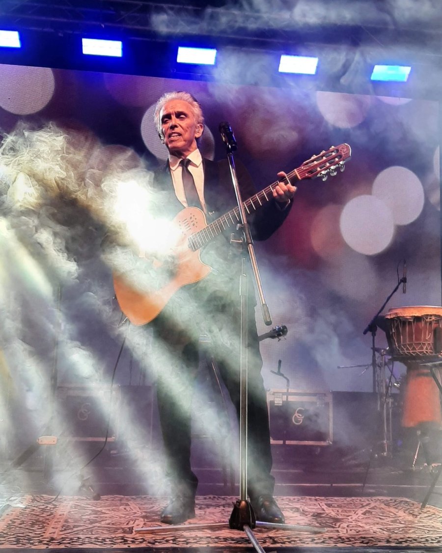 El consagrado artista durante su recital.