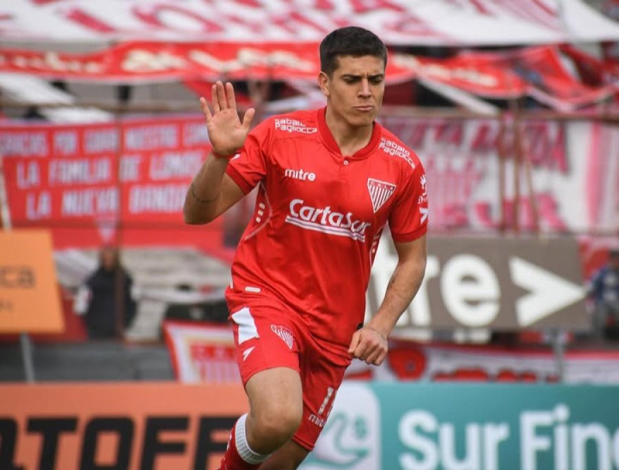 PEGO EL SALTO. El atacante tuvo la satisfacci&oacute;n del ascenso.