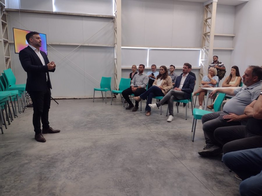 Mauricio Basso ofreciendo detalles de la innovadora herramienta.