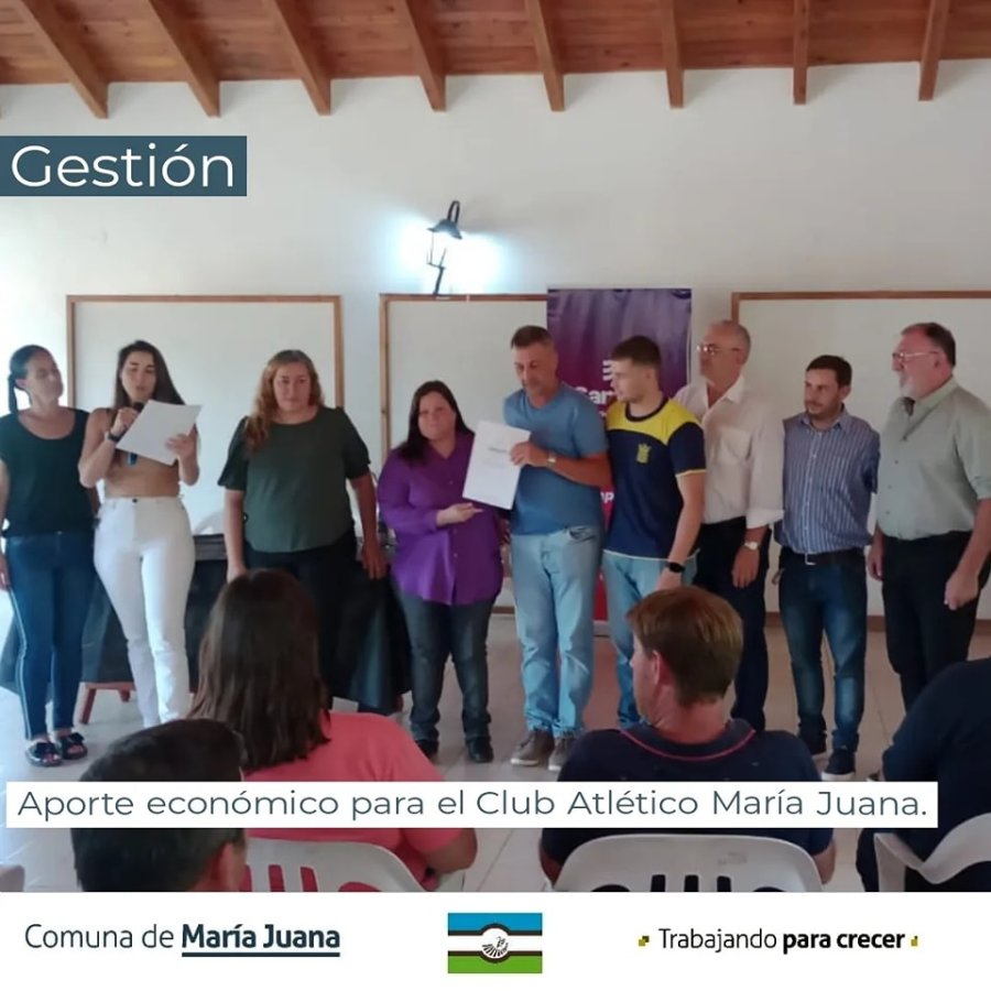 El momento en que Sandra Gaido recibe el aporte.