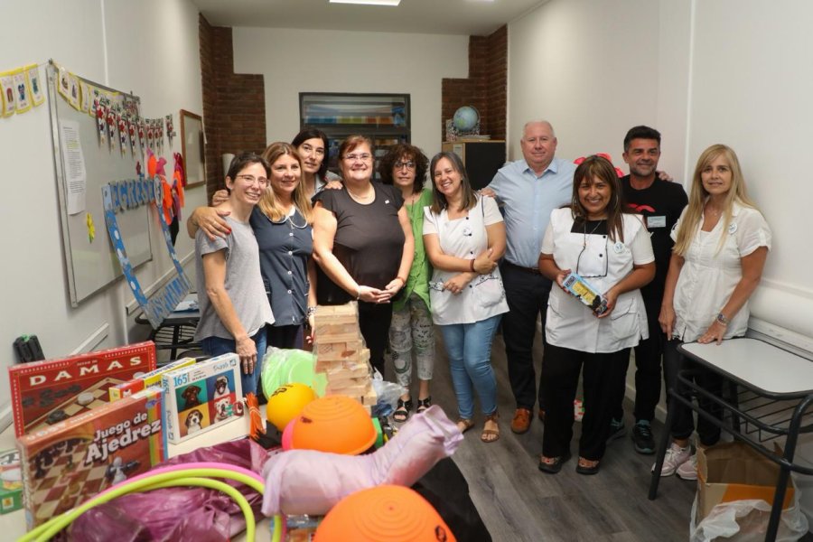 Provincia entregó kits didácticos y deportivos para escuelas hospitalarias.