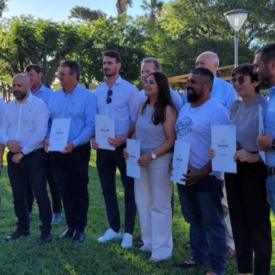 El grupo que participó de la firma del convenio.