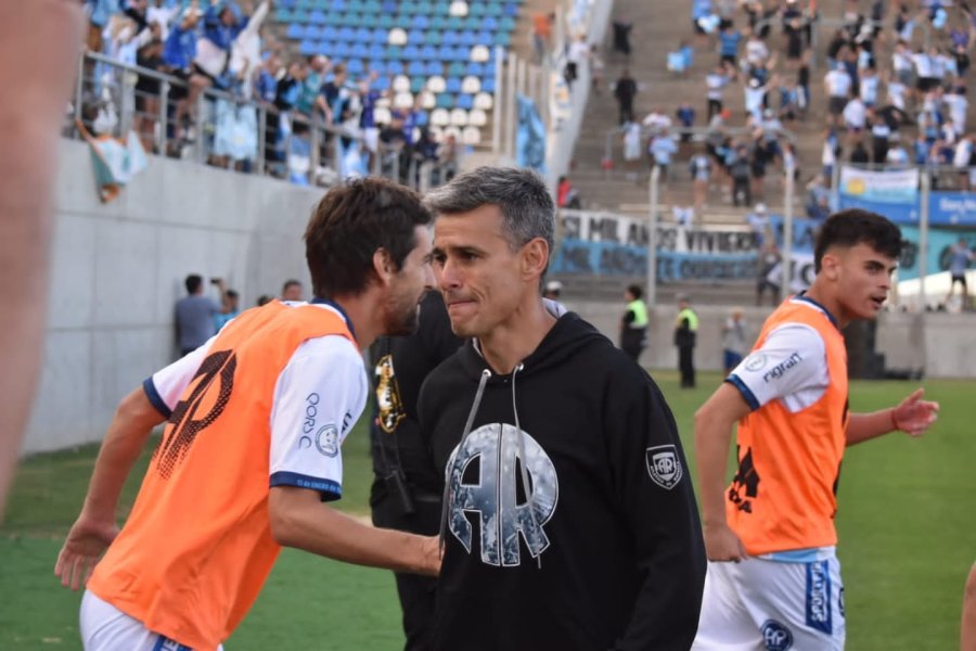 &iquest;SEGUIR&Aacute; EN LA CREMA?. / Iv&aacute;n Ju&aacute;rez tiene todo acordado para continuar como DT albiceleste pero ahora aparece en el radar de dos equipos de la Primera Nacional.