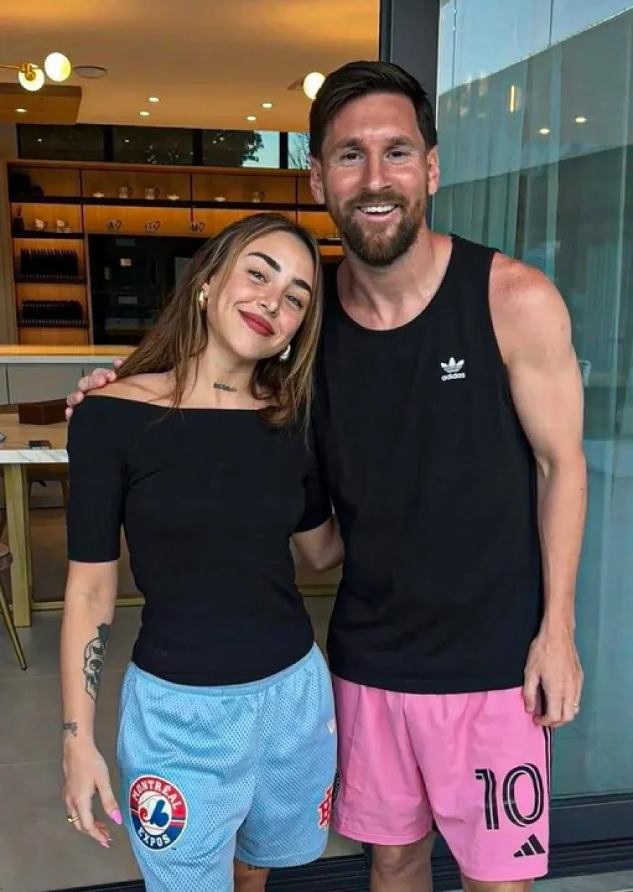 La cantante Nicki Nicole y el astro argentino Lionel Messi reunidos en la casa del capitán de la Selección argentina.