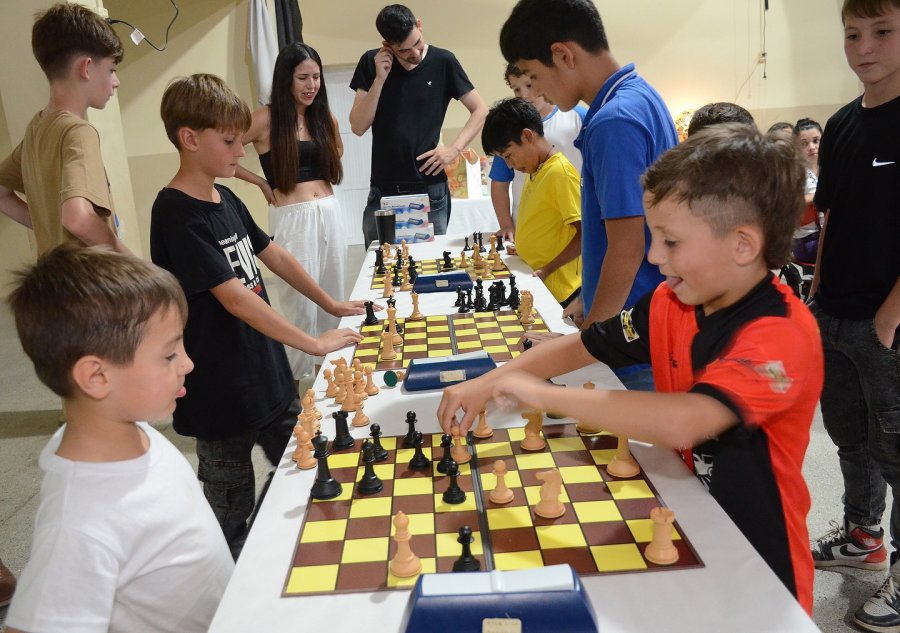 El taller de ajedrez en plena actividad.