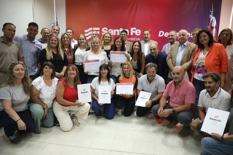 DEPORTE ESCOLAR. El gobierno provincial entreg&oacute; aportes a 9 Centros de Educaci&oacute;n F&iacute;sica, entre ellos el de Rafaela.