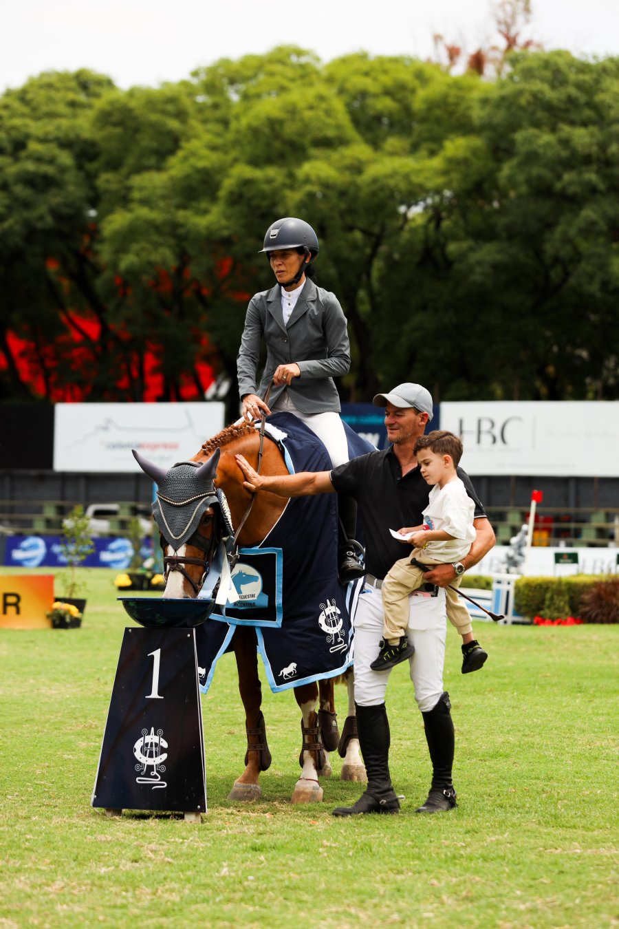 EN EL HIPICO ARGENTINO. Emilia Gagliano fue subcampeona en Amateur 1.10 m y Víctor Rico quinto en la prueba de primera a 1.40m.
