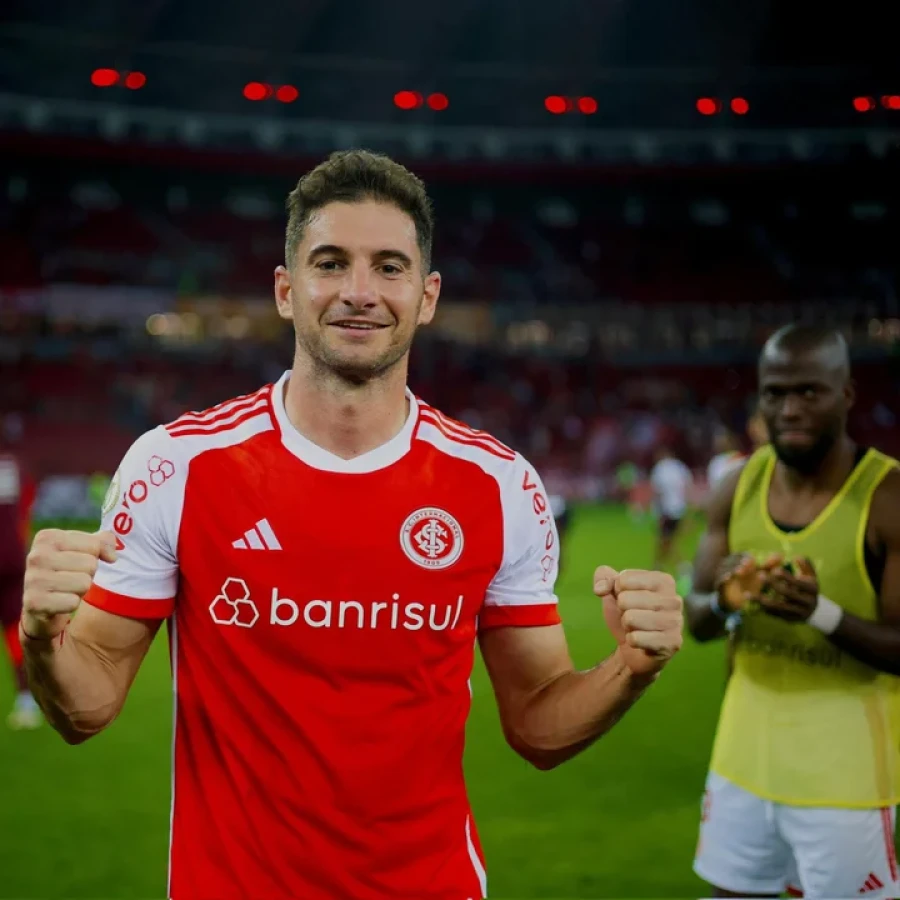 Lucas Alario vería con buenos ojos volver a la Argentina.