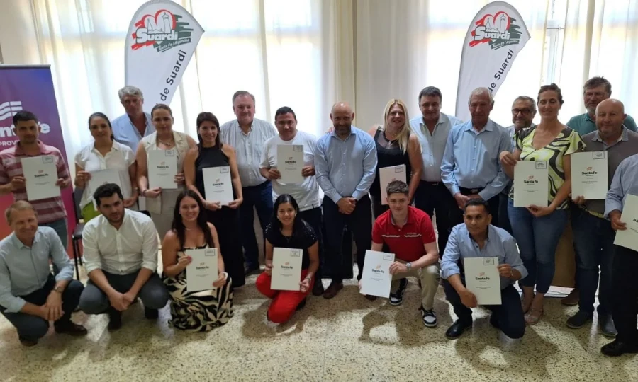 La delegación de autoridades junto a los representantes de las diversas localidades.