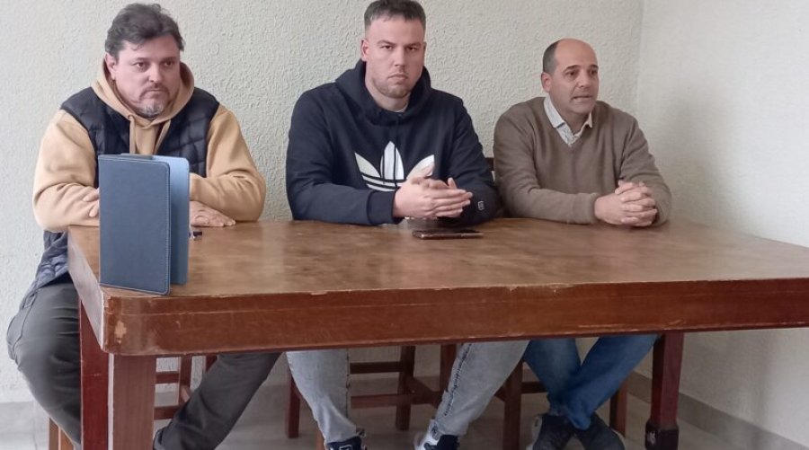 POR OTRO PERIODO. Pronotti (centro) y Kidonakis (derecha).